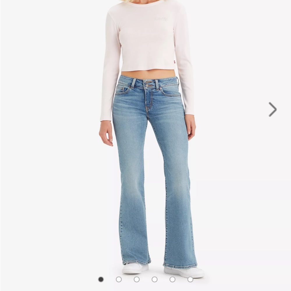 NWT - Levi’s flared jeans